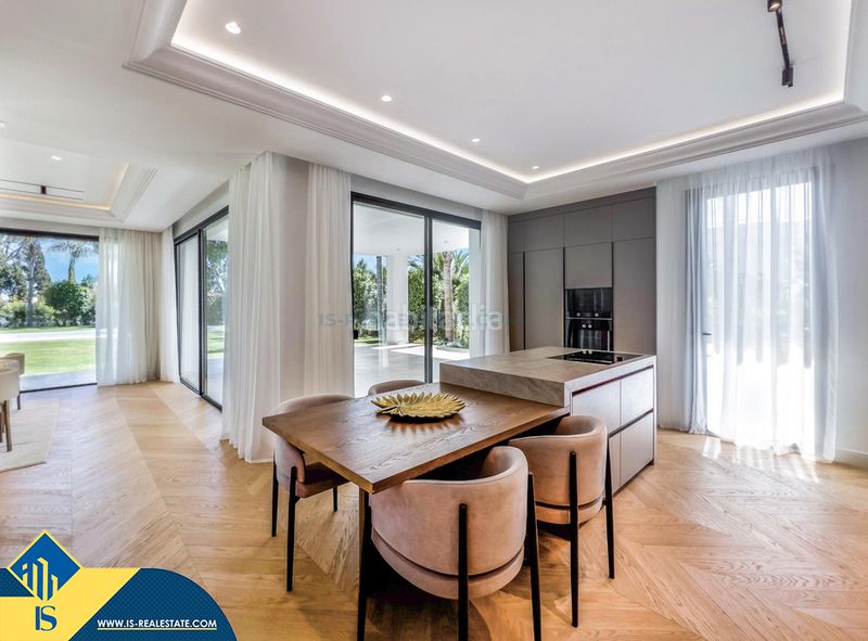 Foto 4ca93401-99b4-47be-b1b1-704dd261d404. Xalet amb aparcament piscina a Cabopino - Artola Marbella