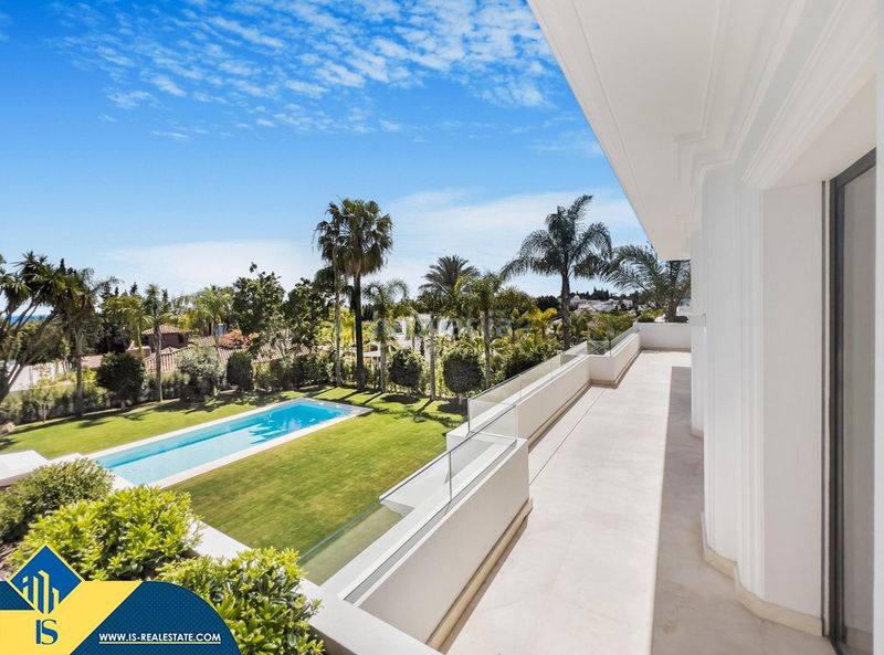 Foto a4641e4c-c254-46d2-9e0f-a7cfd1a1a8e3. Xalet amb aparcament piscina a Cabopino - Artola Marbella
