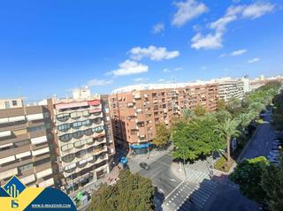 Etagenwohnung in Ensanche-Diputación. Apartamento con terraza, en la provincia de alicante, en la ciud