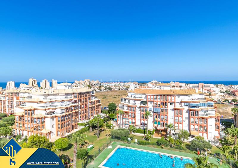 Foto 870e7f93-0ad5-46a7-a541-029c8457868e. Ático  con piscina comunitaria, en la provincia de alicante, en la ciudad , en la zona de la mata. 2 habitaciones | 68 en Torrevieja