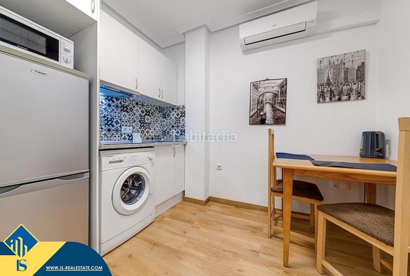 Foto 15117ac8-4e5a-43ac-8c0d-a8b3dc3326f4. Estudio  reformado con balcón, en la provincia de alicante, en la ciudad , en la zona de playa de los locos. 1 habitac en Torrevieja