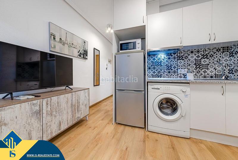 Foto 38259bc0-e9a8-4342-8558-49fd910cd34d. Estudio  reformado con balcón, en la provincia de alicante, en la ciudad , en la zona de playa de los locos. 1 habitac en Torrevieja