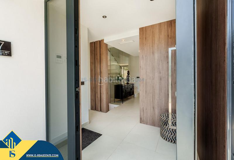 Foto 0f0be0c8-b8ae-4963-a2d8-1b40a4b6c15c. Chalet avec parking piscine dans Puerto Banús Marbella