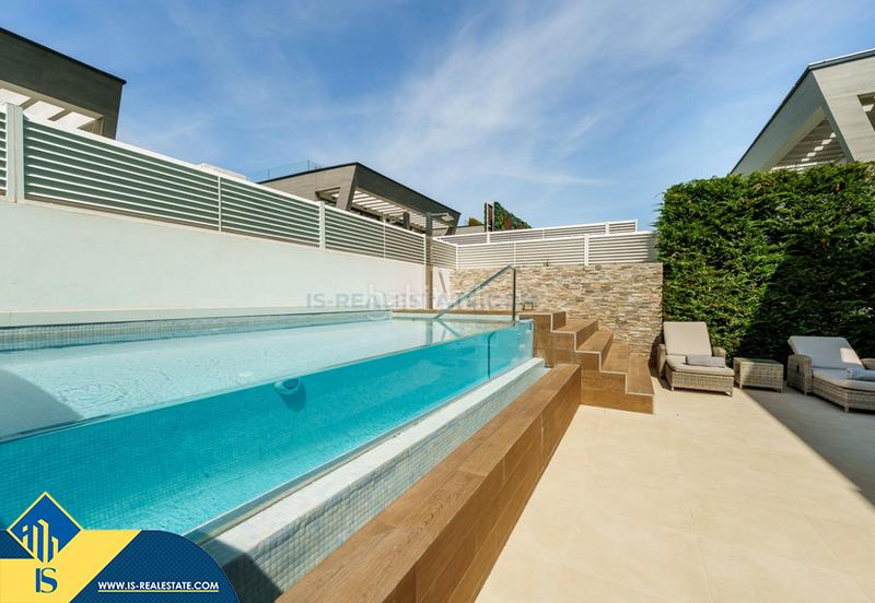 Foto 3e903704-f66b-45a7-8576-07c15e1d3a1d. Chalet avec parking piscine dans Puerto Banús Marbella