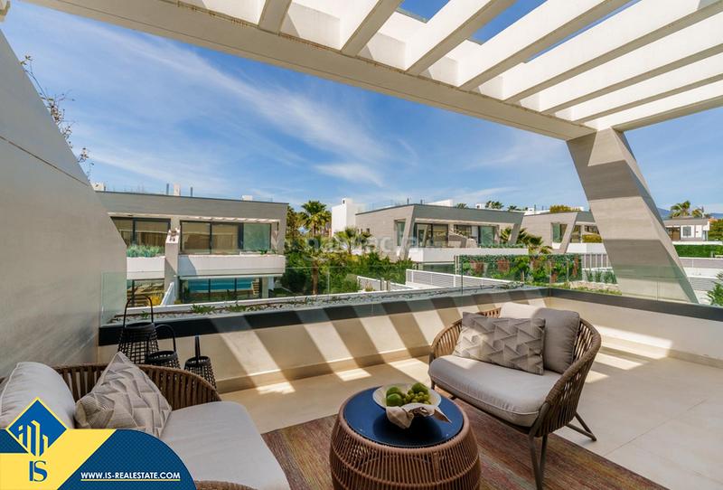 Foto 4b7ff203-8ff8-47d8-92e2-87bd0c5de63b. Chalet avec parking piscine dans Puerto Banús Marbella