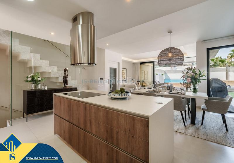 Foto 9bd9338c-aacd-4250-91f4-ffe2ca5618f3. Chalet avec parking piscine dans Puerto Banús Marbella