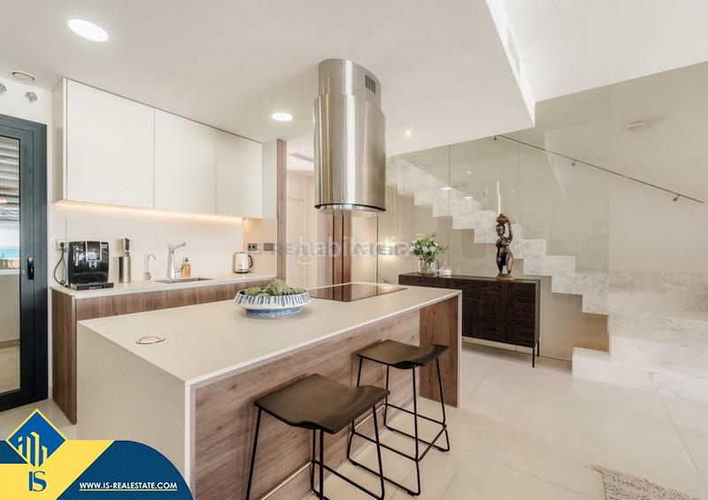 Foto f1af79af-c93c-403e-81c0-e6c849e18101. Chalet avec parking piscine dans Puerto Banús Marbella