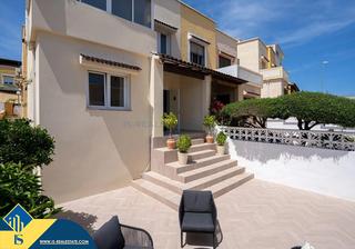 Casa a La Florida. Casa con piscina comunitaria, en la provincia de alicante, en la