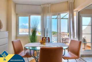 Appartement in Aloha. Apartamento con piscina comunitaria, en la provincia de málaga,