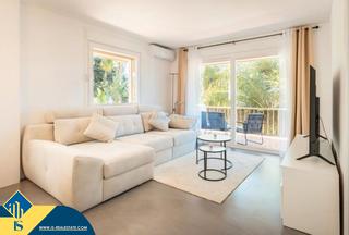 Appartement in Nueva Andalucía centro. Apartamento reformado con piscina comunitaria, en la provincia d