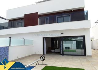 Chalet à Pilar de la Horadada Ciudad. Villa con piscina privada, en la provincia de alicante, en la ci