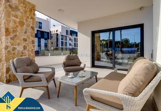 Appartement à Puerto Deportivo. Apartamento con piscina comunitaria, en la provincia de alicante