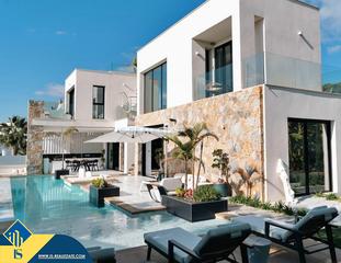 Chalet à Los Almendros. Villa con piscina privada, en la provincia de alicante, en la ci