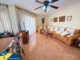 Appartement à Zona Playa del Cura. Apartamento con terraza, en la provincia de alicante, en la ciud