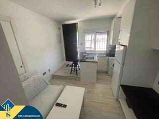 Maison à Casco Antiguo. Casa renovada cerca del mar, en la provincia de málaga, en la ci