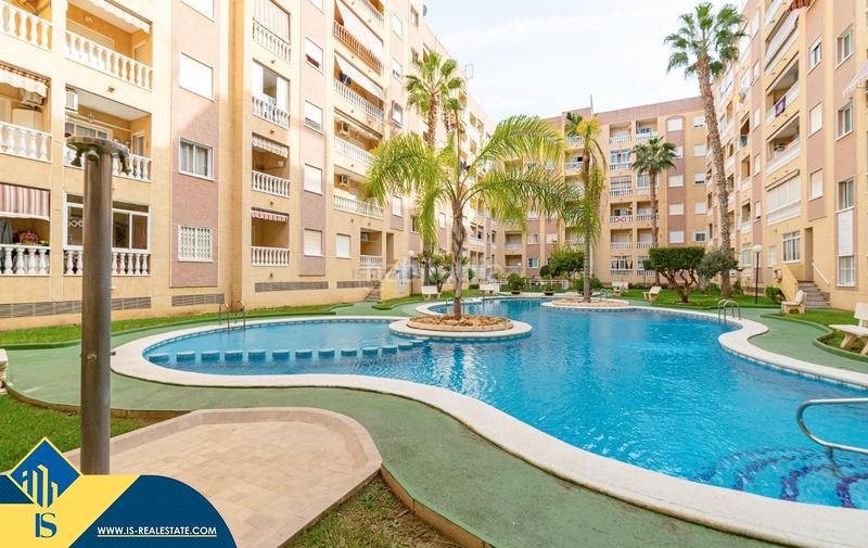 Foto 17a44c38-366c-4aa0-8178-51af19c5c140. Apartment with heating pool in Parque de las Naciones Torrevieja