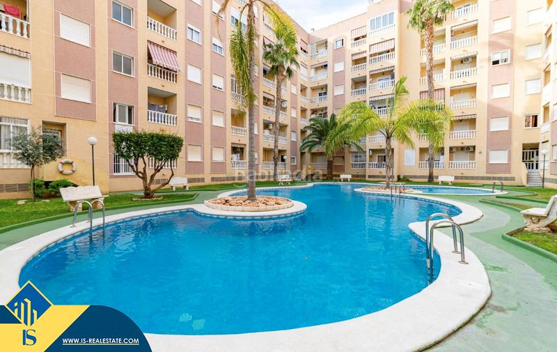Foto cab03ed7-5da8-49b9-8a0d-e89a1177f403. Apartment with heating pool in Parque de las Naciones Torrevieja