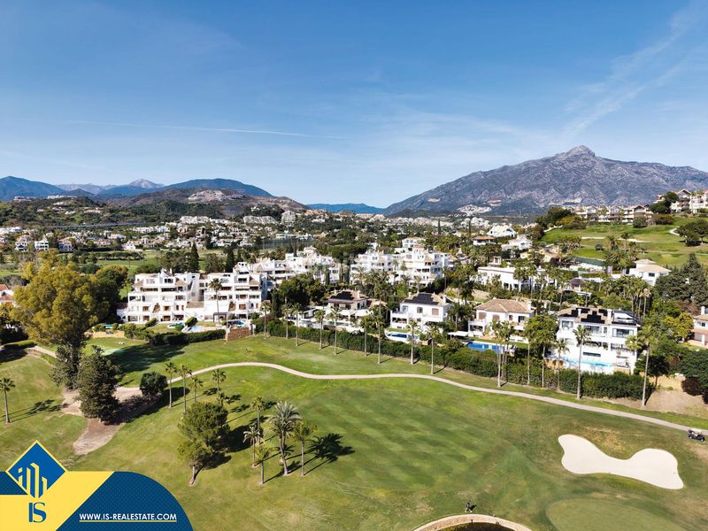 Foto f780bcc3-86b7-4bf0-ae61-ab95c70d82ca. Xalet amb aparcament piscina a Los Naranjos Marbella