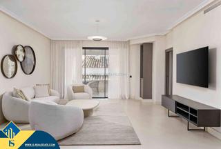 Apartamento en Puerto Banús. Apartamento reformado con terraza, en la provincia de málaga, en