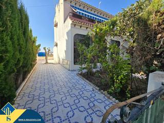 Maison à Zona los Frutales. Bungalow con piscina comunitaria, en la provincia de alicante, e