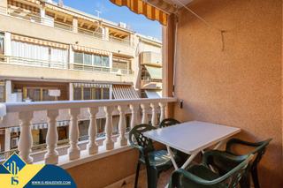 Piso en Las Piscinas Naturales. Apartamento con piscina comunitaria, en la provincia de alicante