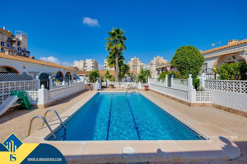 Foto 4e8afe01-f6bc-4fb3-95c0-3f3927f061f5. Casa con parcheggio in Parque Acuático - Sector 25 Torrevieja