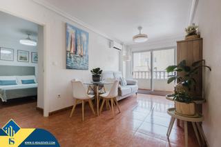 Appartement à Centro - Muelle Pesquero. Apartamento con terraza, en la provincia de alicante, en torrevi