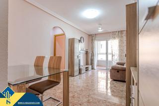 Appartement à Avenida Habaneras - Curva de Palangre. Apartamento con terraza, en la provincia de alicante, en torrevi