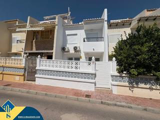 Reihenhaus in Los Balcones-Los Altos. Casa reformada con piscina comunitaria, en la provincia de alica