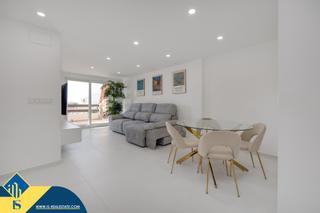 Piso en Playa de los Náufragos. Apartamento con terraza en la provincia de alicante, en torrevie