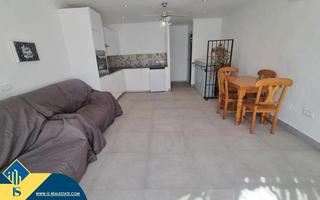 Maison à Zona Carrefour - Urbanizaciones. Bungalow reformado con terraza, en la provincia de alicante, en