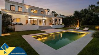 Chalet in La Dama de Noche - La Alzambra. Villa con piscina privada, en la provincia de málaga, en marbell