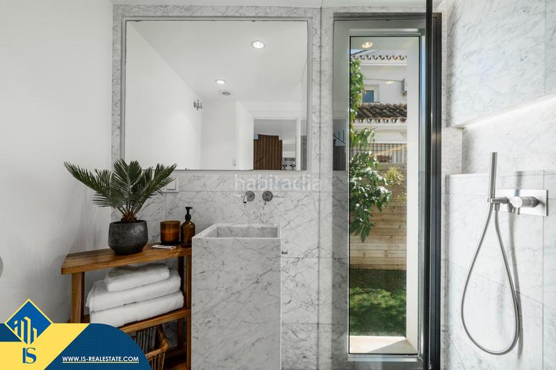 Foto 0baed3be-e16a-4f40-9cc3-17b85ce1619e. Chalet mit parking pool in La Dama de Noche - La Alzambra Marbella