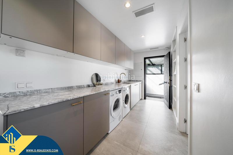 Foto 1e6ec25b-ae6c-41b8-bf74-2882d8055256. Chalet mit parking pool in La Dama de Noche - La Alzambra Marbella