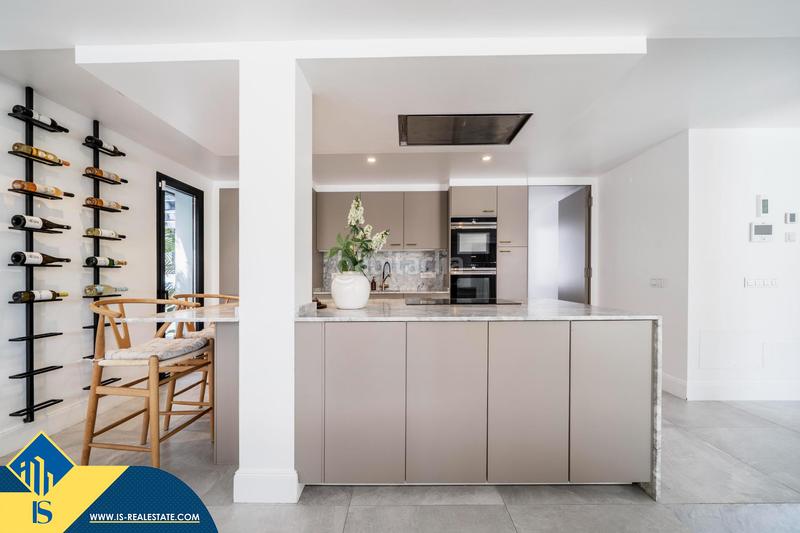 Foto e1f4eeb1-7e3e-4f8b-ab57-879206797ad5. Chalet mit parking pool in La Dama de Noche - La Alzambra Marbella