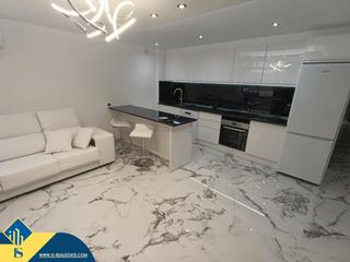 Appartement à Carolinas Altas. Apartamento con terraza, en la provincia de alicante, ciudad de