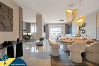 Pis a Lomas de Marbella Club. Apartamento renovado con piscina comunitaria, en la provincia de