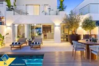 Xalet a Las Brisas. Villa con piscina privada, en la provincia de málaga, en el muni