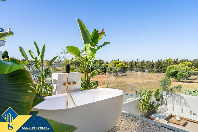 Foto 5b39d408-a02b-4cfc-8ef2-ba4f9760ad9b. Xalet amb piscina a Las Brisas Marbella