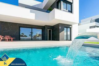 Chalet en Rojales. Villa con piscina privada, en la provincia de alicante, en benij