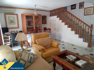Maison jumelée à La Carolina - Guadalpín. Casa con piscina comunitaria, en la provincia de málaga, en la c