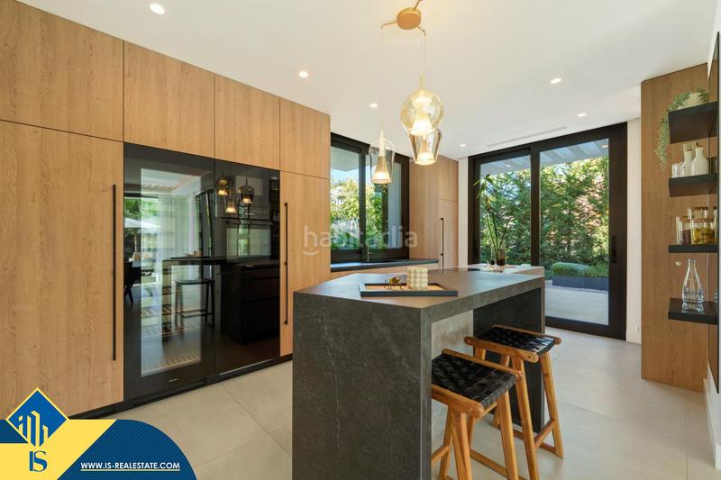 Foto 1e4c49e6-e6fb-4a3e-85ec-0d8d65897378. Chalet avec parking piscine dans lomas de Marbella club Marbella