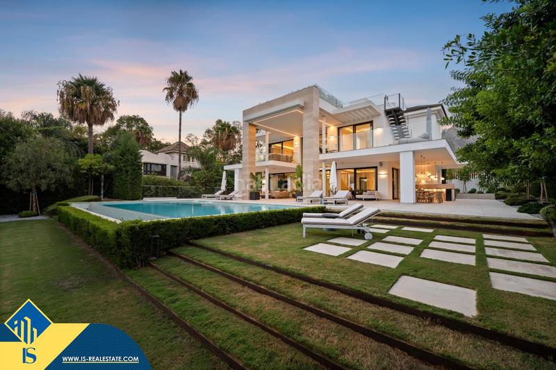 Foto 9c810356-0853-4815-bfb1-eaadc4aa9c70. Chalet avec parking piscine dans lomas de Marbella club Marbella