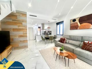Chalet en Zona Carrefour - Urbanizaciones. Villa con piscina privada, en la provincia de alicante, en torre