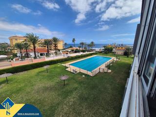 Piso en Punta Prima. Apartamento con piscina comunitaria, en la provincia de alicante