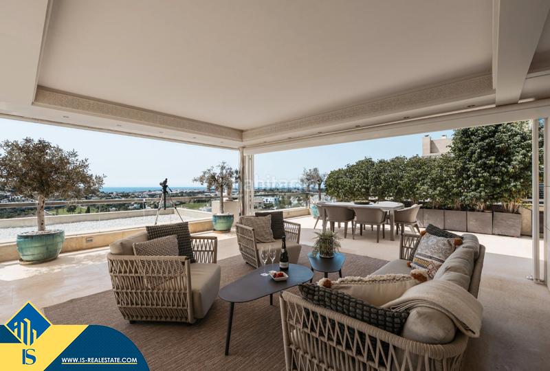 Foto 1cfffd6d-47db-4d4a-ad2b-d80b563f149c. Duplex avec chauffage parking piscine dans Los Naranjos Marbella