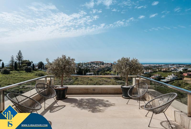 Foto 37b720d8-6534-4a3a-84a2-422761cd6484. Duplex avec chauffage parking piscine dans Los Naranjos Marbella