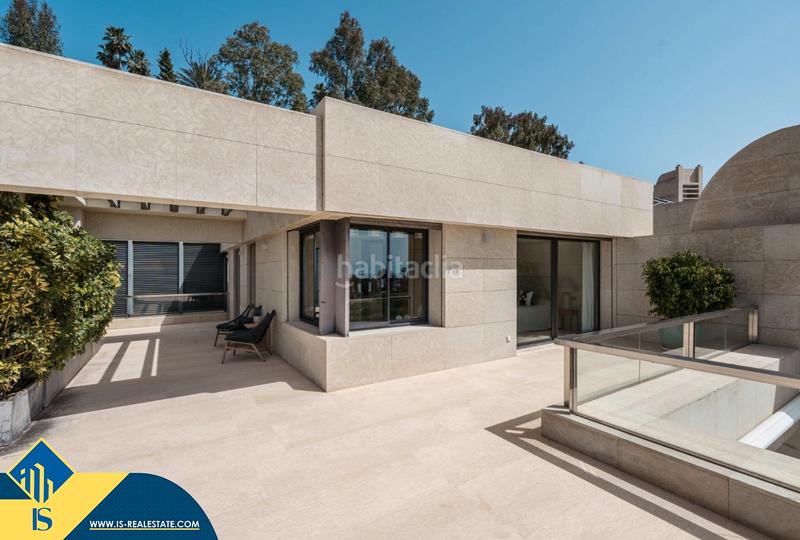 Foto 3a916a8c-271e-44dc-a22d-43bd4b185d27. Duplex avec chauffage parking piscine dans Los Naranjos Marbella