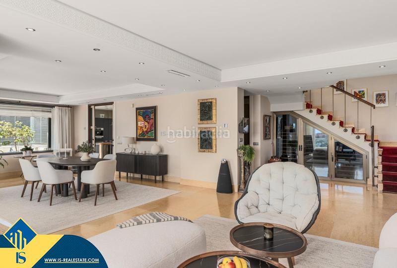 Foto 4f41fcae-dbff-47e0-b8de-5a979b1e2e9f. Duplex avec chauffage parking piscine dans Los Naranjos Marbella