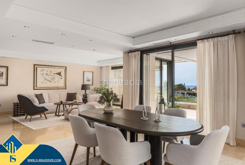 Foto 7aa7e0d6-d420-4abc-8822-c54f0ec25b46. Duplex avec chauffage parking piscine dans Los Naranjos Marbella